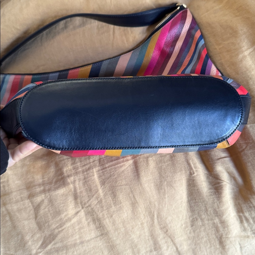 Next to new phenomenal Paul Smith bag. Bought in London. Rarely used. - Picture 3 of 7